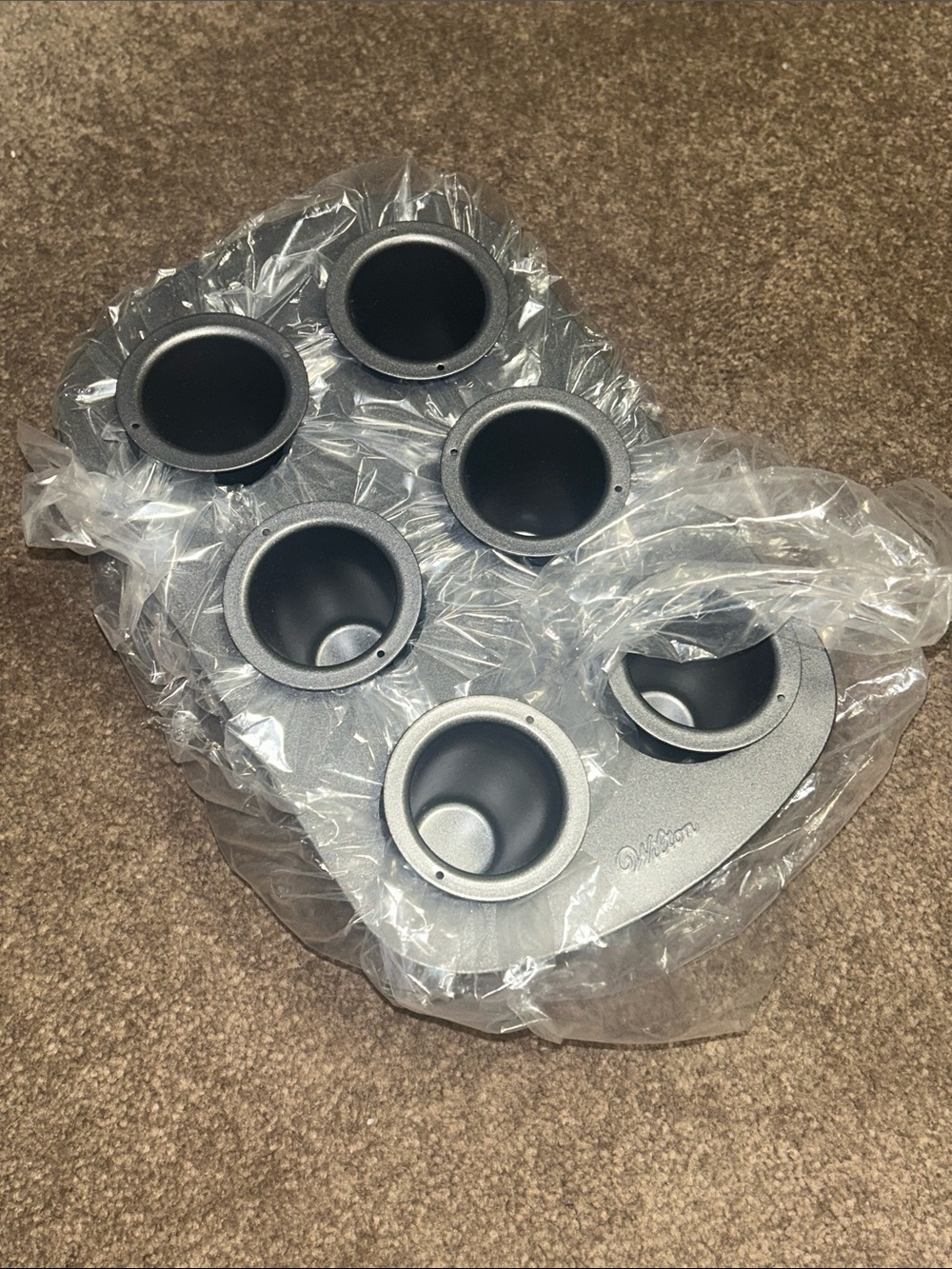 New Wilton Black 6-Cup Mini Muffin Pan - Nonstick